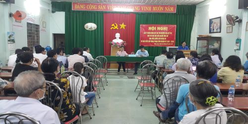 Cử tri khu phố 1 phường Bửu Long tham dự hội nghị lấy ý kiến nhận xét và tín nhiệm đối với người ứng cử.jpg