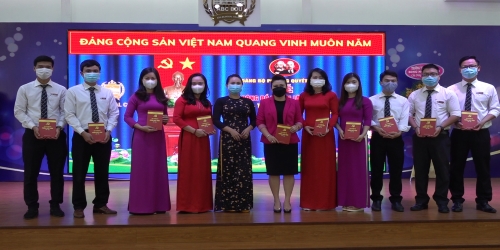 Chi bộ Trường TH-THCS-THPT Song Ngữ Á Châu tại buổi lễ công bố Quyết định thành lập.jpg