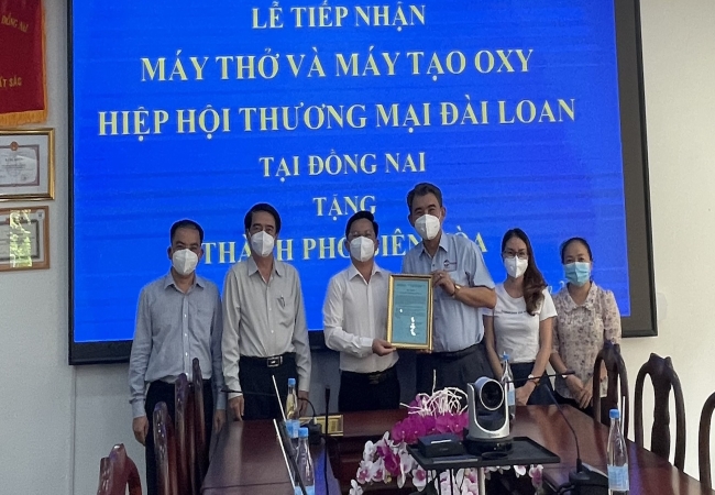 Lễ tiếp nhận thiết bị y tế do Hiệp Hội Thương Mại Đài Loan tại Đồng Nai trao tặng.jpg
