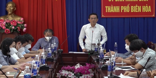 Ông Võ Văn Chánh-Bí thư Thành ủy Biên Hòa chủ trì tại cuộc họp.jpg