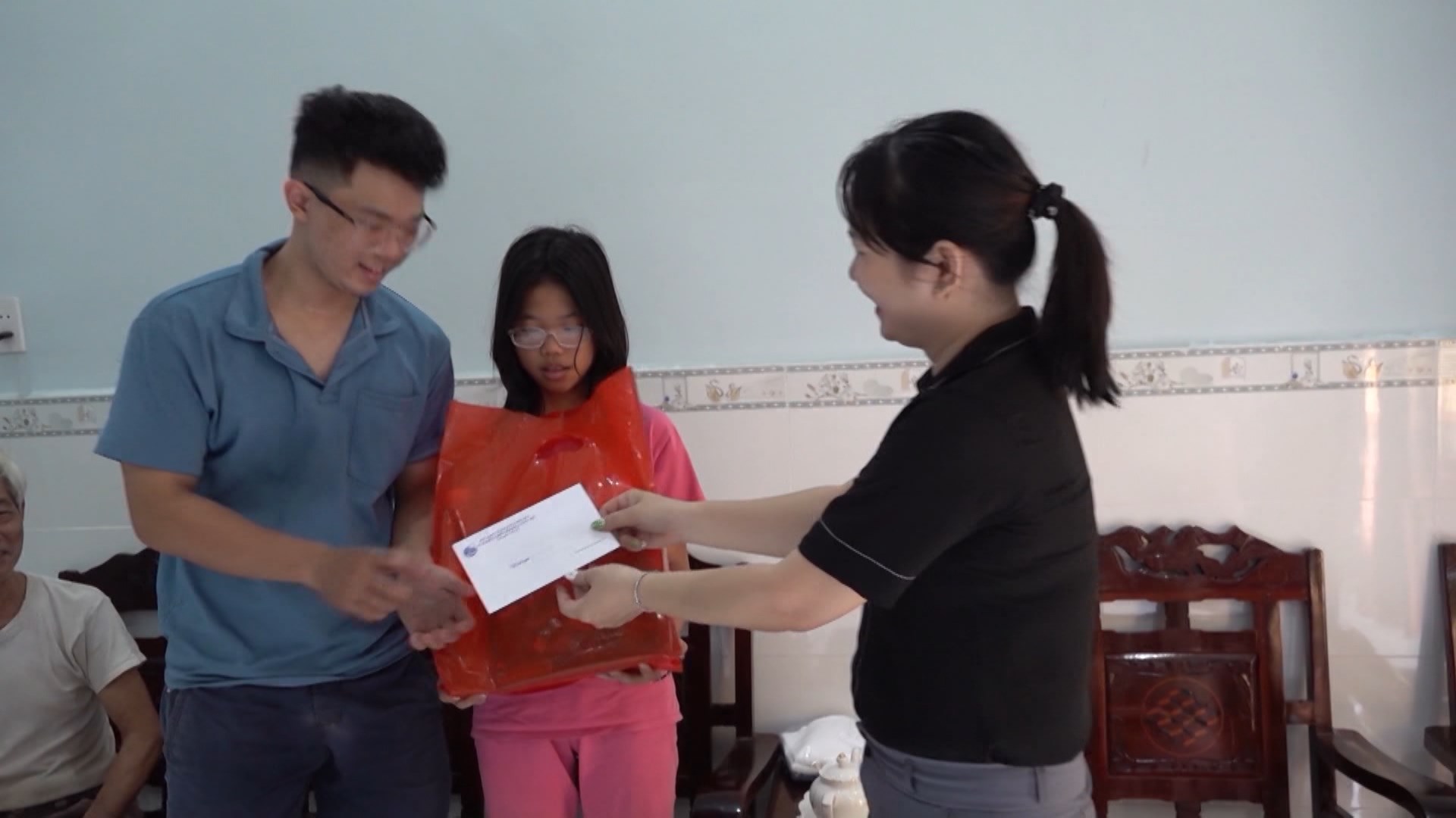 hỗ trợ học sinh khó khăn