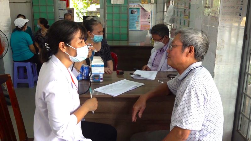 khám sức khỏe cho người dân