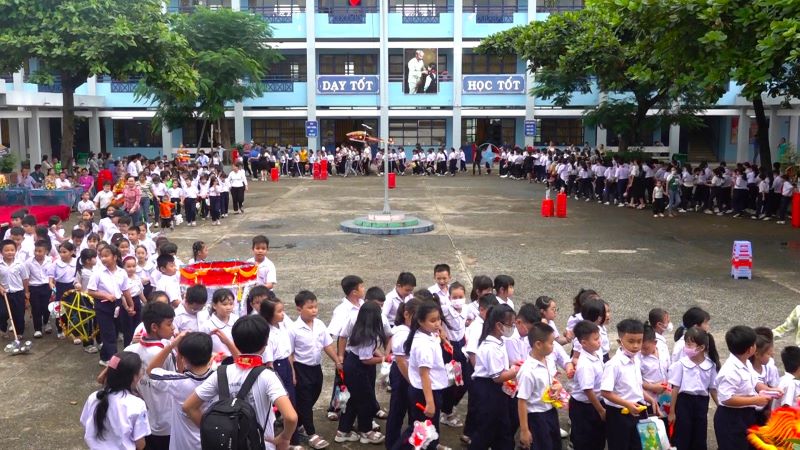 Các em thiếu nhi vui trung thu
