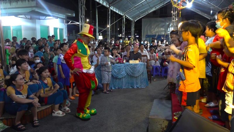 Các em thiếu nhi vui trung thu