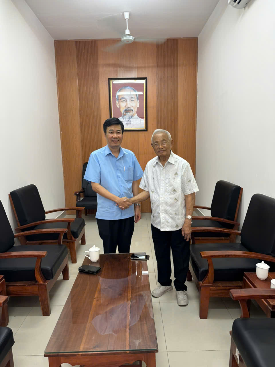 Description: D:\Bai viet 2025\Hinh anh\gen-h-z7501710285073_e37c38a2ce4381a59e88d3444f91b147.jpg