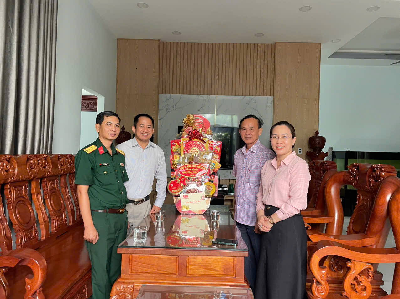 Description: D:\Hinh anh\Anh Ky yeu ĐH\Văn kiện Đại hội BH\gen-h-z7524670920277_47a195a95b1f2732e917ca8e7b14294b.jpg