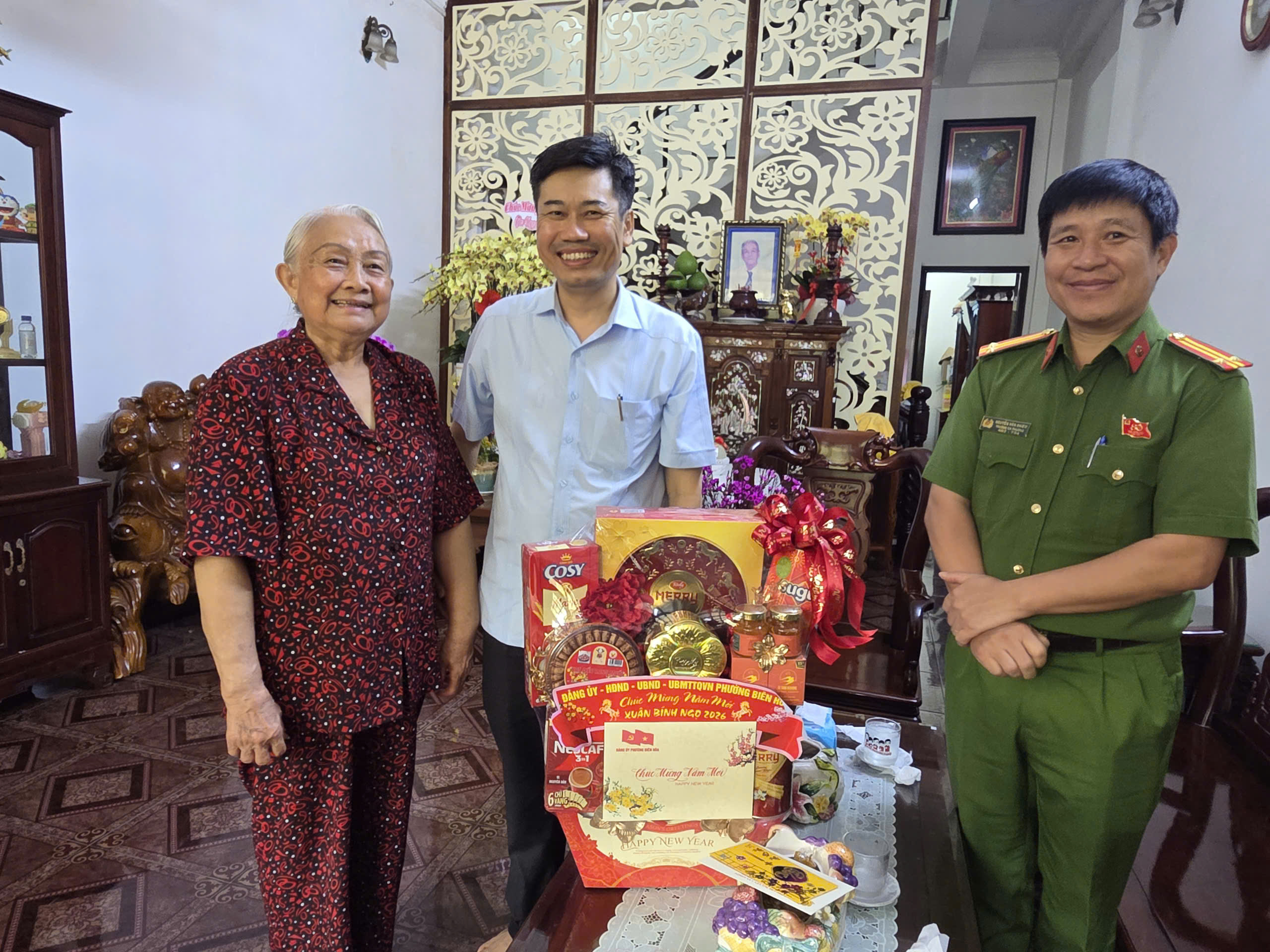 Description: D:\Hinh anh\Anh Ky yeu ĐH\Văn kiện Đại hội BH\gen-h-z7524003183723_bf3bdf4441b7b47c072c8525a07f6027.jpg