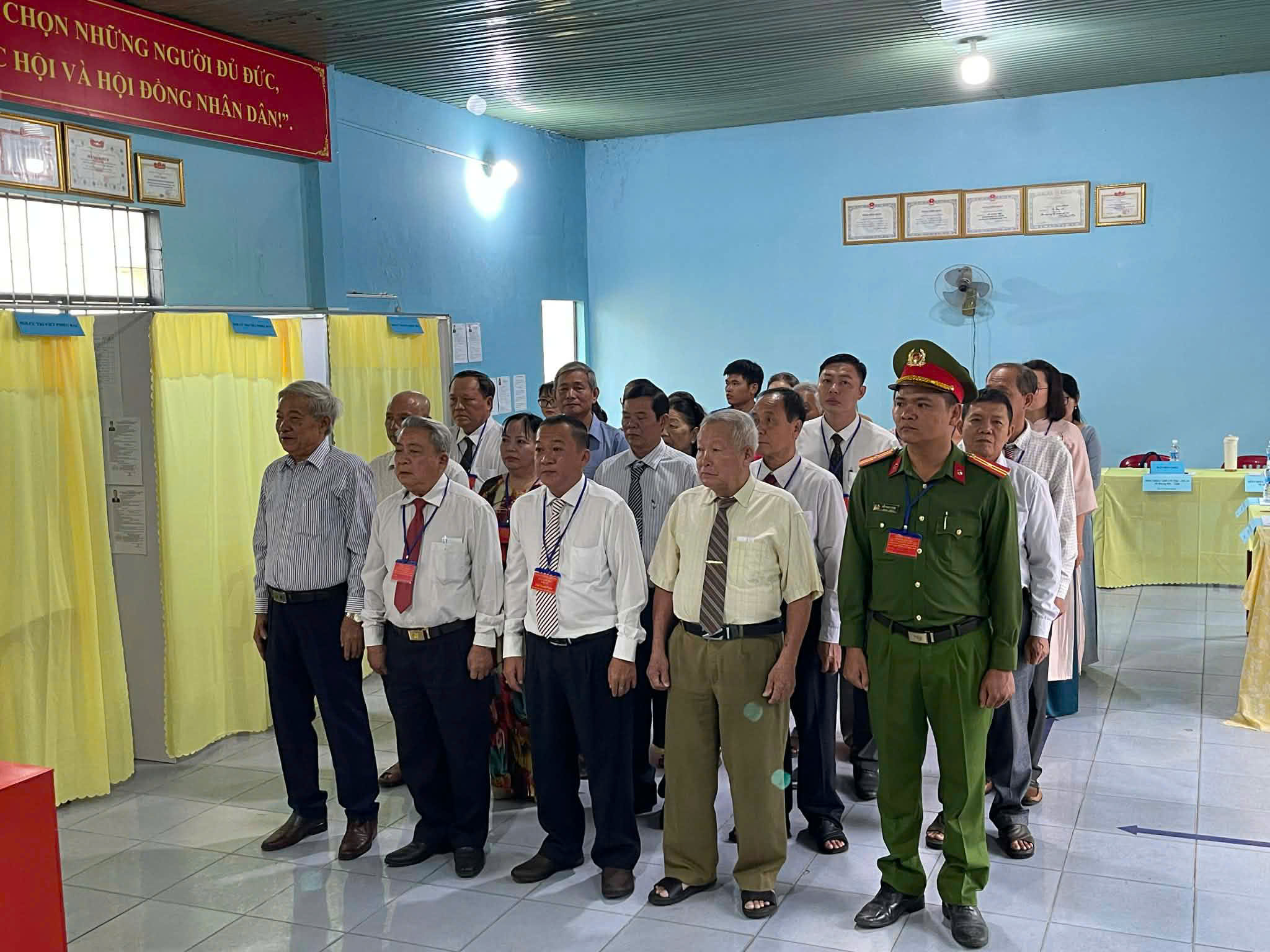 Description: D:\Bai viet 2025\Hinh anh\gen-h-z7621421662220_3944aa1b9c0a8151ca432108f02e1a68.jpg