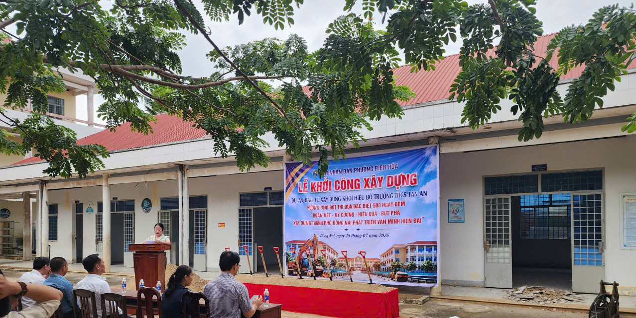 Lãnh đạo UBND phường Biên Hòa phát biểu tại Lễ khởi công công trình.