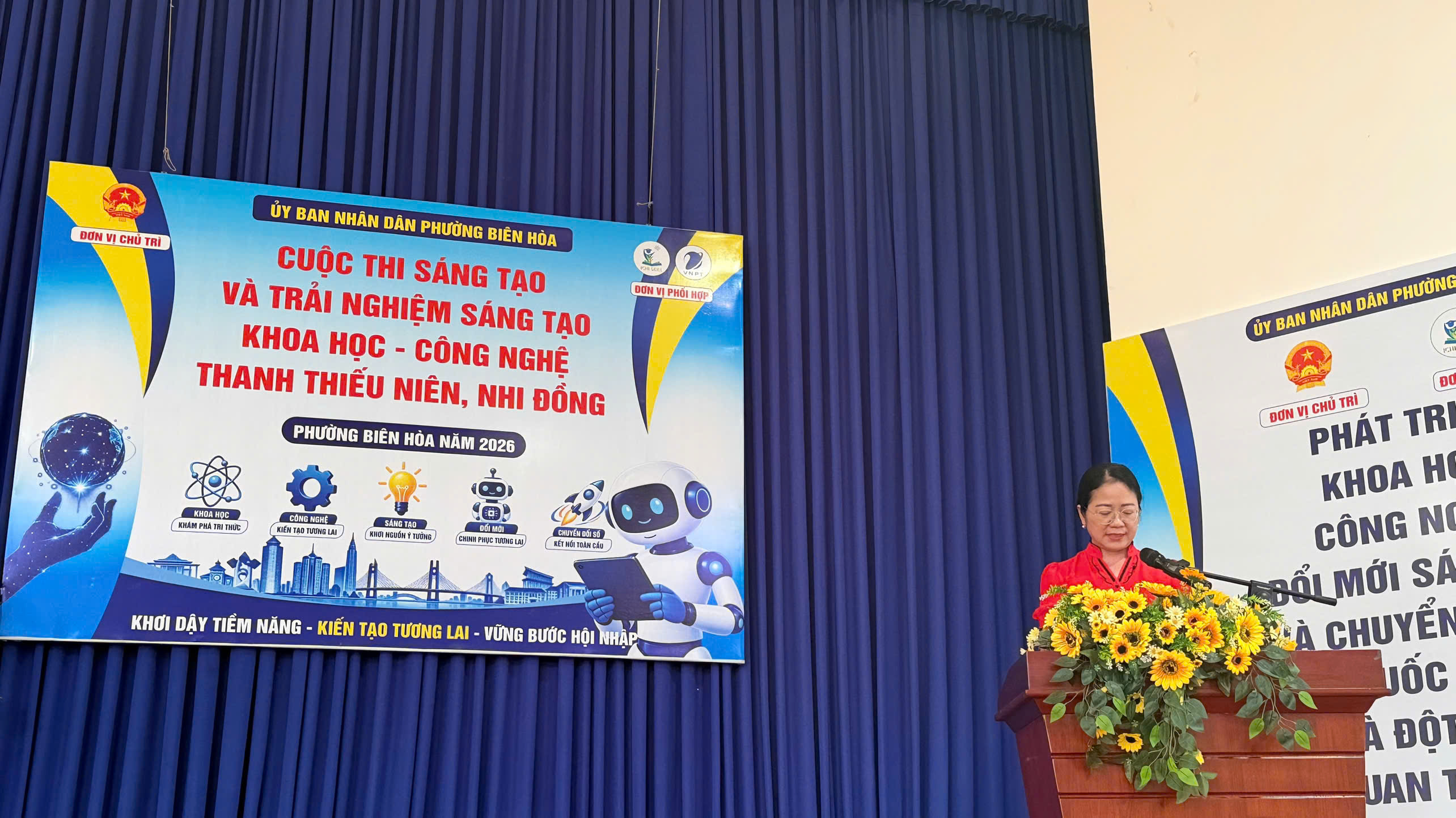 Quyền Chủ tịch UBND phường Biên Hòa - Phạm Thị Mỹ Phương phát biểu khai mạc